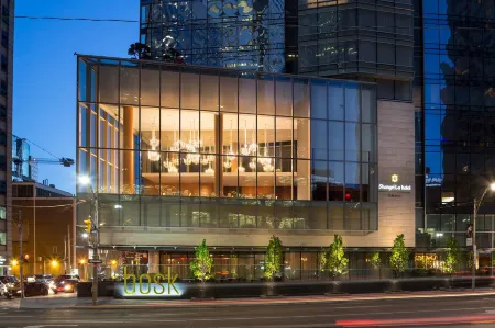 Shangri-La Toronto Отели рядом с достопримечательностью «Библиотека Торонто Паблик Лайбрари - Торонто Референс»