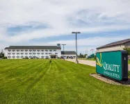 Quality Inn & Suites Eldridge Davenport North Hotels in Scott County