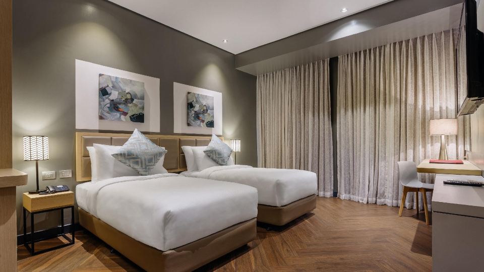 Summit Hotel Greenhills