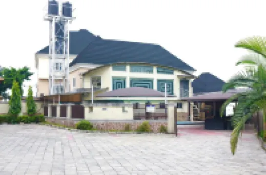 皇家查林套房酒店 酒店