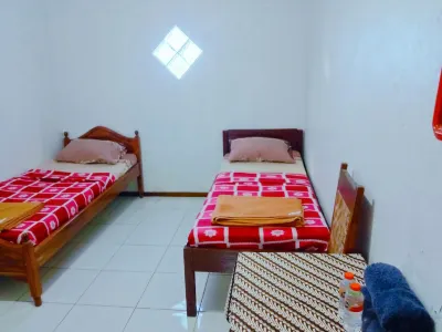 Pak Tasrip Homestay Hotel di Ranupani