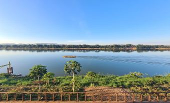 Chiangkhan River Walk Hotel