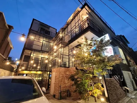 弘大酒吧儀諾旅館 弘大附近的飯店