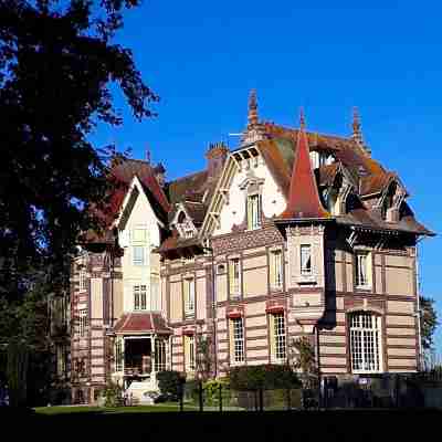 Château de la Râpée Hôtel restaurant Hotel Exterior