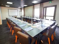 Kyriad Orly AÉROPORT - Athis Mons Hotels in Essonne