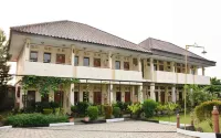 Taman Teratai Hotel Hotell i Leuwimalang