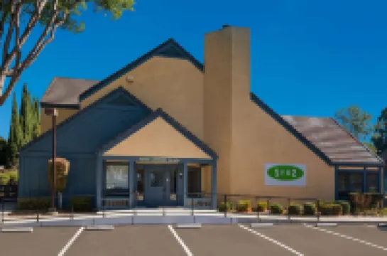 เซนเอส สวีท ลิเวอร์มอร์ ชัวร์สเตย์คอลเลกชั่น บายเบสท์เวสเทิร์น โรงแรมในลิเวอร์มอร์