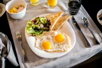 Lake Geneva Hotel - breakfast