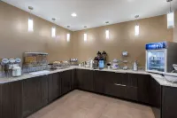 Comfort Inn & Suites Cedar Rapids Cid Eastern Iowa Airport - breakfast
