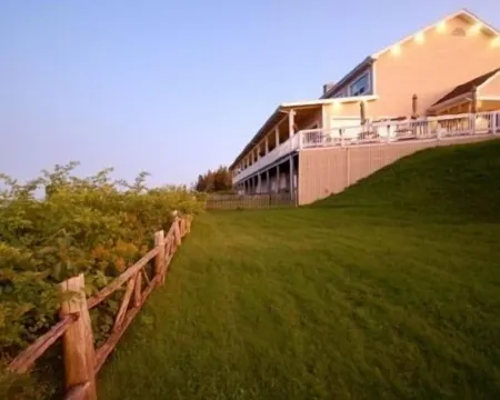 Hôtel la Côte Surprise Hotels in Perce