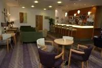 Ramada Plaza by Wyndham Wrexham - bar
