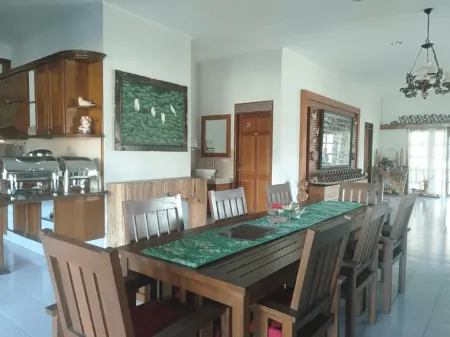 Lanosa Guest House Отели в г. Minahasa Regency