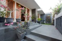 Ndalem Sardan Guesthouse Hotels near Central Museum of the Air Force Dirgantara Mandala