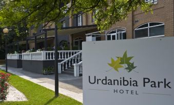 "a hotel entrance with a sign that reads "" urdanibi park hotel "" and a large tree in front of it" at Hotel Urdanibia Park