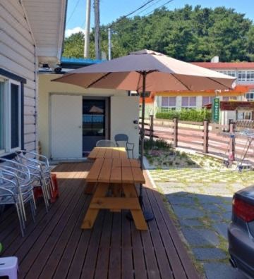 펜션 바비큐 시설 전경