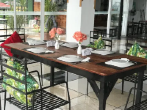 CounTess Pension House Hotels in Liloan