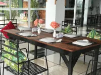 CounTess Pension House Hotels in Liloan