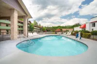 Days Inn by Wyndham Pigeon Forge South - piscina
