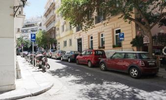A Few Steps Away from Syntagma and Plaka by Athenian Homes