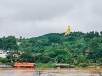 Manilath Guesthouse Hotels in Ban Houayxay