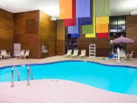 Days Inn & Suites by Wyndham Wausau - Pools