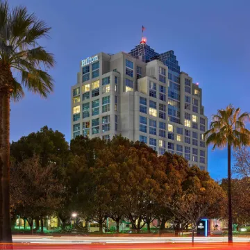 Hilton Los Angeles North-Glendale & Executive Meeting Center Các khách sạn gần Đài quan sát Griffith