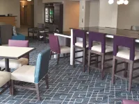 La Quinta Inn & Suites by Wyndham New Cumberland-Harrisburg - servizio colazione