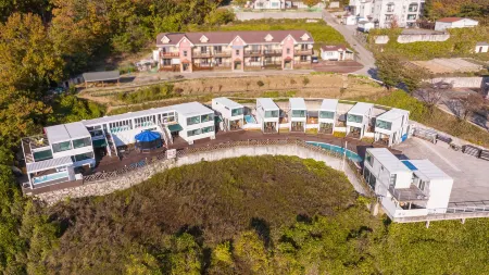 Gyeongju Cell27 Pool Villa Отели рядом с достопримечательностью «Gameunsa»