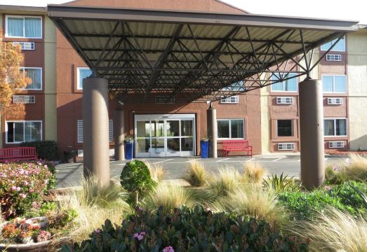 호텔 포커스 에스에프오의 무료 셔틀버스 또는 조식 제공 공간