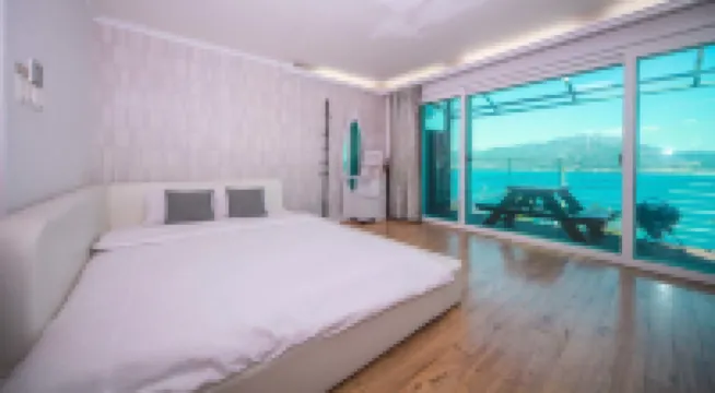 The South Sea, Spa Hill Pension