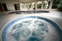 Best Western Plus the Tudor-Box Hill - Pools