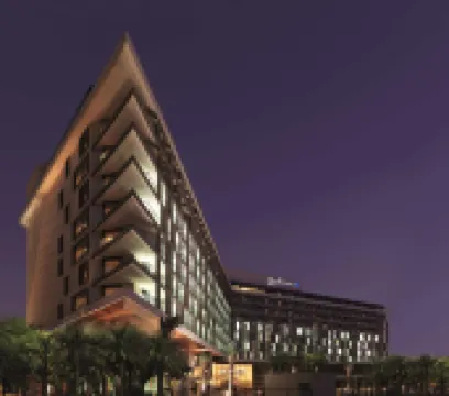 Yas Plaza Mangroves by IHG (formerly Radisson Blu Abu Dhabi Yas Island) ワーナーブラザースワールド・アブダビ周辺のホテル