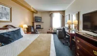 Monte Carlo Inn Airport Suites