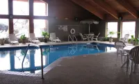 AmericInn by Wyndham Cody - piscina