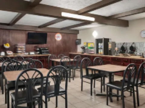 Howard Johnson by Wyndham Appleton Hotels in Appleton