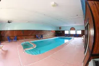 Super 8 by Wyndham Portsmouth - Pools