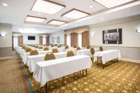 La Quinta Inn & Suites by Wyndham Islip - MacArthur Airport Hotels in Lake Ronkonkoma