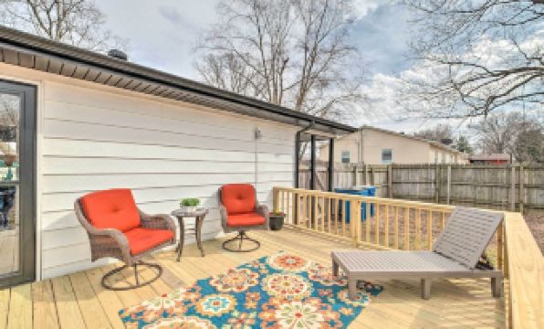 Chic Bentonville Abode Close to Bike Trails! - Housity