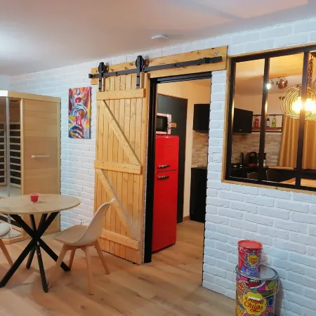 Maison Deco Pop Et Chaleureuse Avec Spa, Sauna
