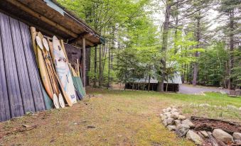 Cozy Elizabethtown Cabin w/ Fire Pit!