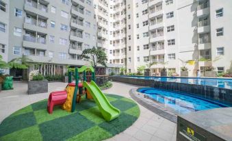 Homey and Clean 1Br Apartment at Parahyangan Residence by Travelio