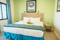 Maxwell Del Mar Hotel Hotels near Workmans Seventh-day Adventist Church