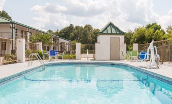 Super 8 by Wyndham Dothan