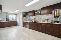 Super 8 by Wyndham Kenosha/Pleasant Prairie - breakfast