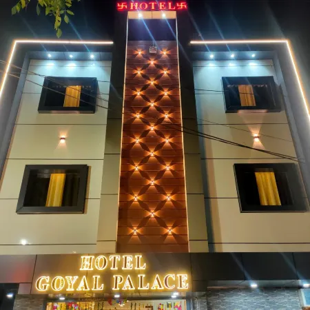 Hotel Goyal Palace Отели рядом с достопримечательностью «Железнодорожный вокзал Агра Кантонмент»