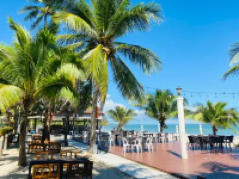 Alongkot Beach Resort Khanom