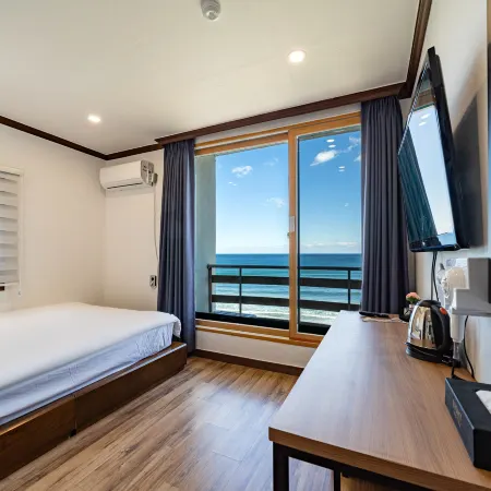 8 Hotel