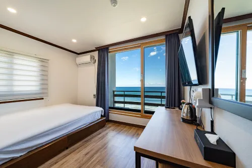 8 Hotel - 2-Star