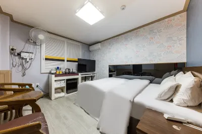 Daejeon Yongjeon Sol-b Hotels near Song Yong-eok House