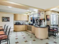 Knights Inn Hartford - Parking